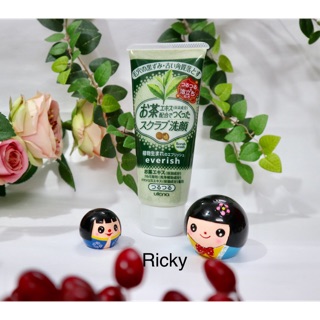 Sửa rửa mặt tẩy da chết Utena Nhật Bản