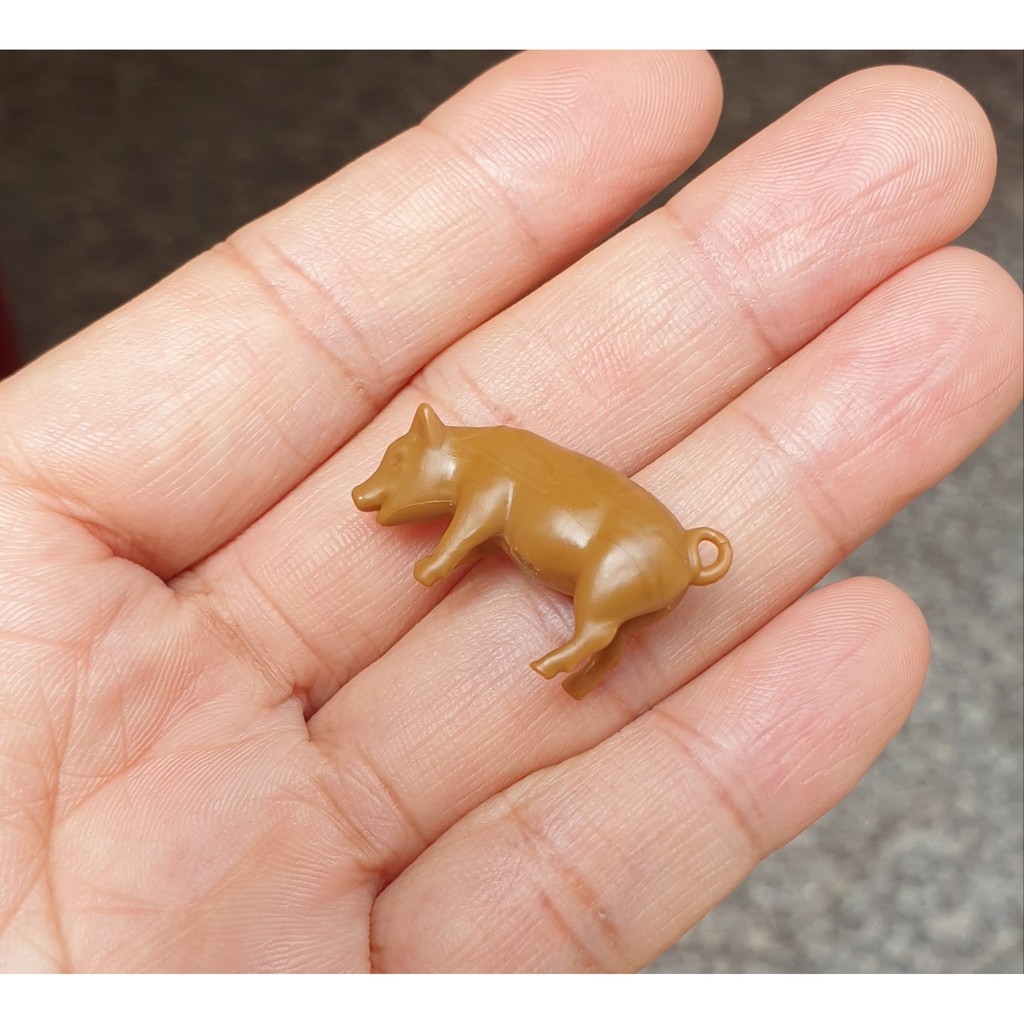 Mô hình con lợn bằng nhựa (dùng trên xe chở lợn tomica)