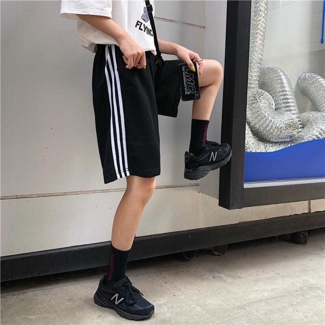 Quần Short 3 Sọc Đen