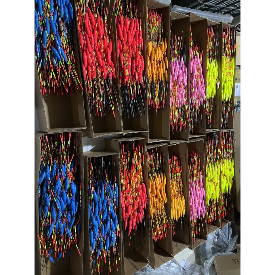 Phao đủ màu. mẫu phao nano NA nước sơn bóng đẹp ạ. Giá rẻ.