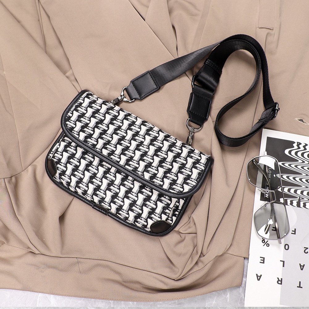 Túi Đeo Chéo Oxford vuông Cấp Nam Nữ thời trang, Màu trắng đen, Vải oxford cao cấp, Form Y Hình, Lớp lót Polyester.