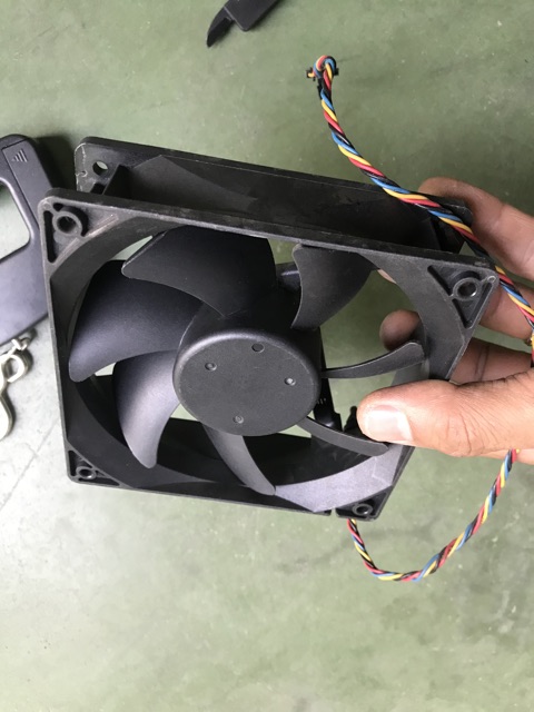 Quạt Delta vuông 12cm 12v tháo máy chủ