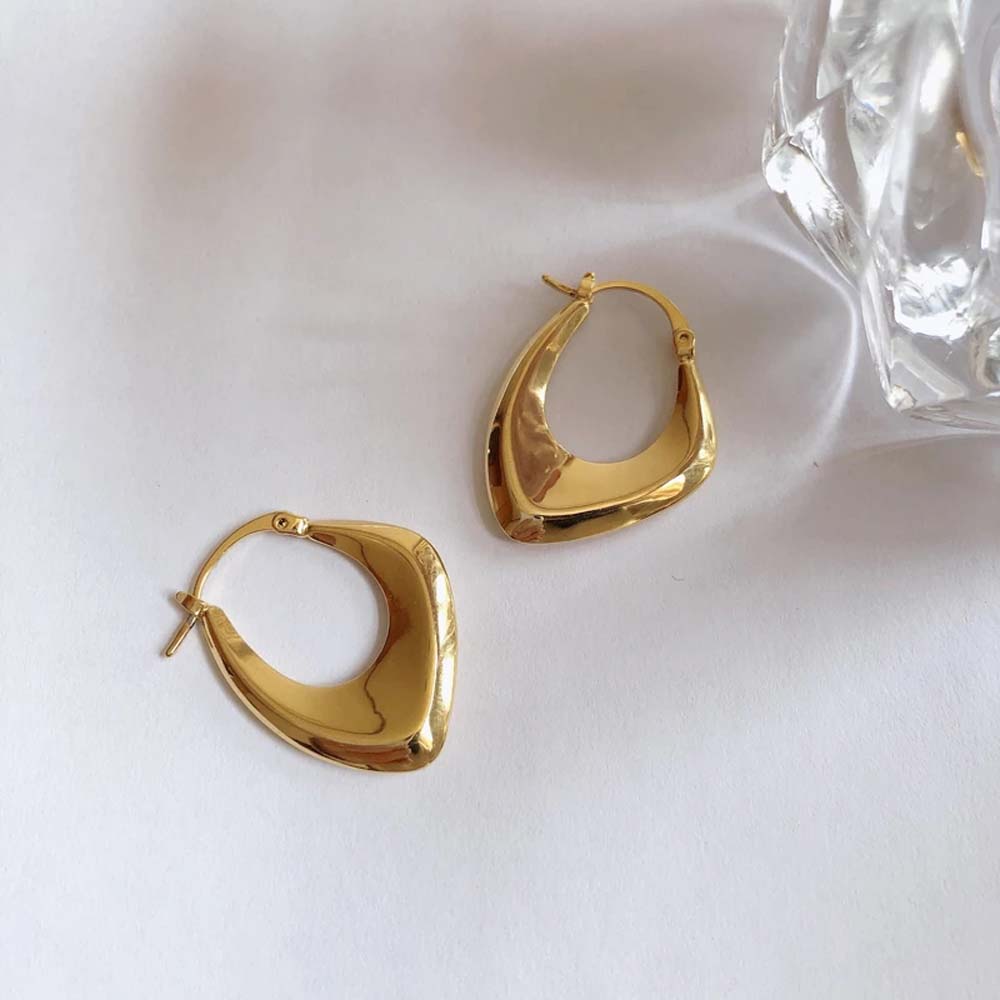 Khuyên tai nữ tạo hình độc đáo sáng tạo