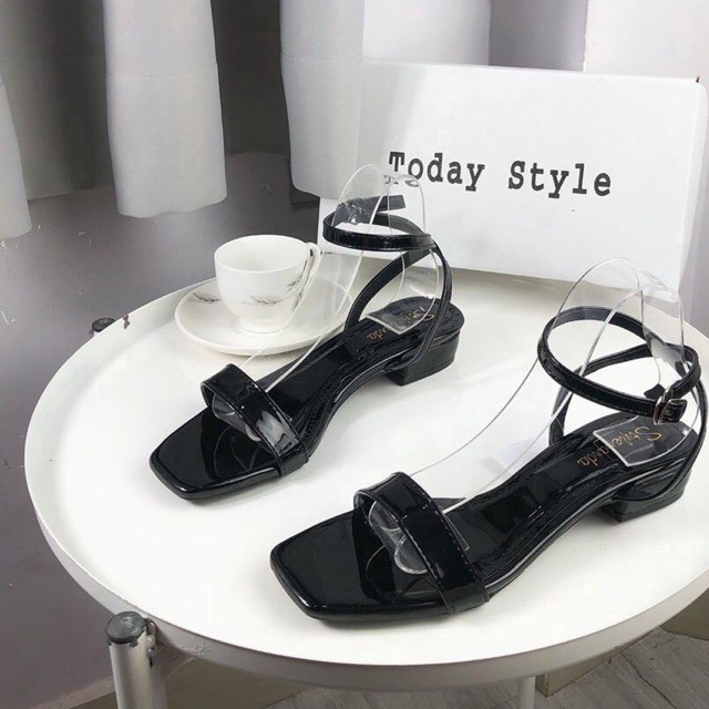 Sandal Nữ Đế Thấp 2 Phân Quai Da Bóng 2 Màu_VN.S14