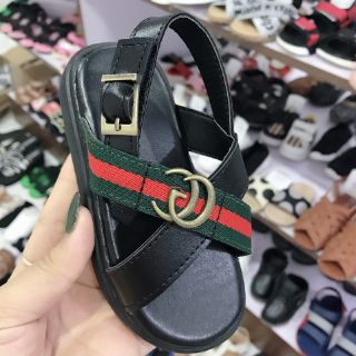 Sandal bé trai