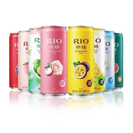 Nước uống trái cây lên men cao cấp Rio light lon 330ml