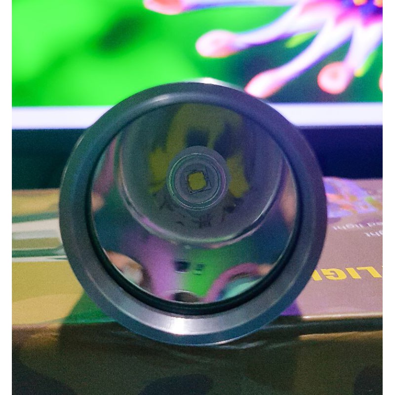 Đèn pin c8 SST70 36w quang thông 4000 lumen.pin 26650.