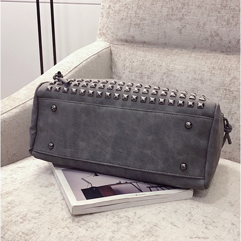 Túi xách nữ cục bông 3936 chất da lộn đính đinh tán có dây đeo chéo Bán lẻ giá sỉ