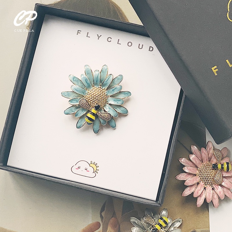 Ghim Cài Áo Hình Chú Ong Và Hoa Cúc Dễ Thương