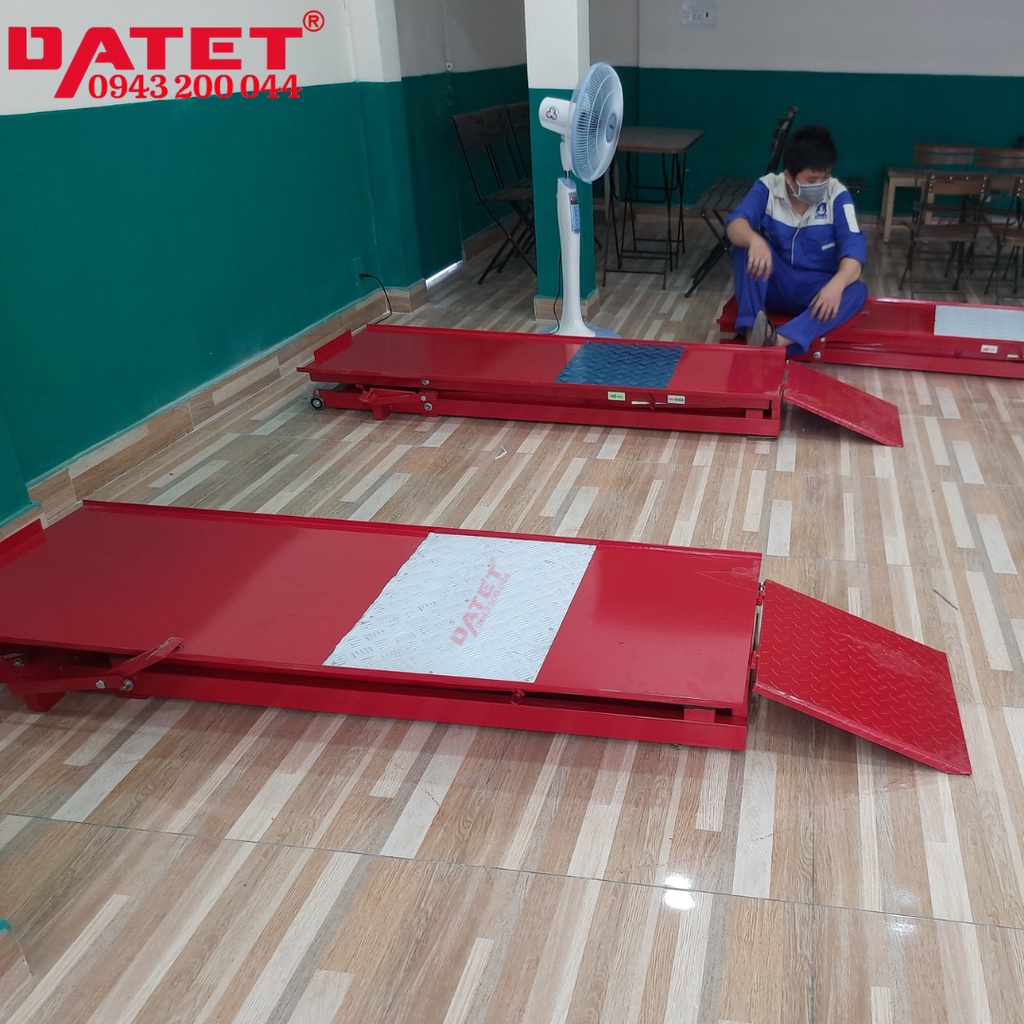 Bàn nâng xe máy . Bàn nâng xe máy 200kg, chính hãng. Bảo hành chính hãng lên đến 12 tháng.