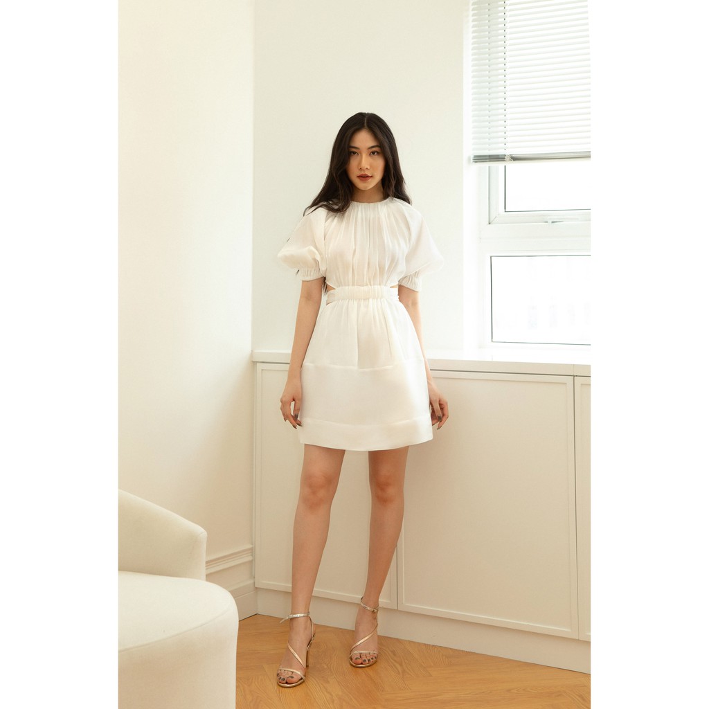 Đầm Trắng Hở Lưng Buộc Nơ EDINI - D1399 | BigBuy360 - bigbuy360.vn
