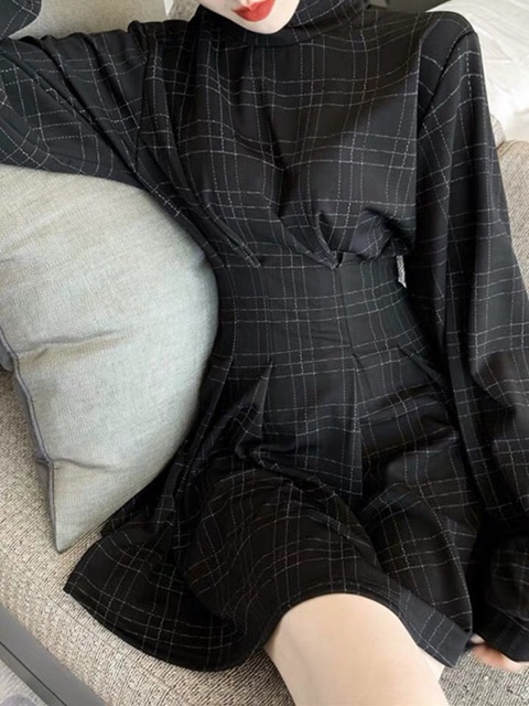 Váy sơ mi kẻ cổ tàu