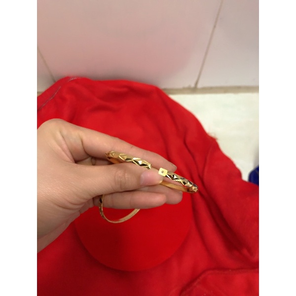 vòng tay mạ vàng