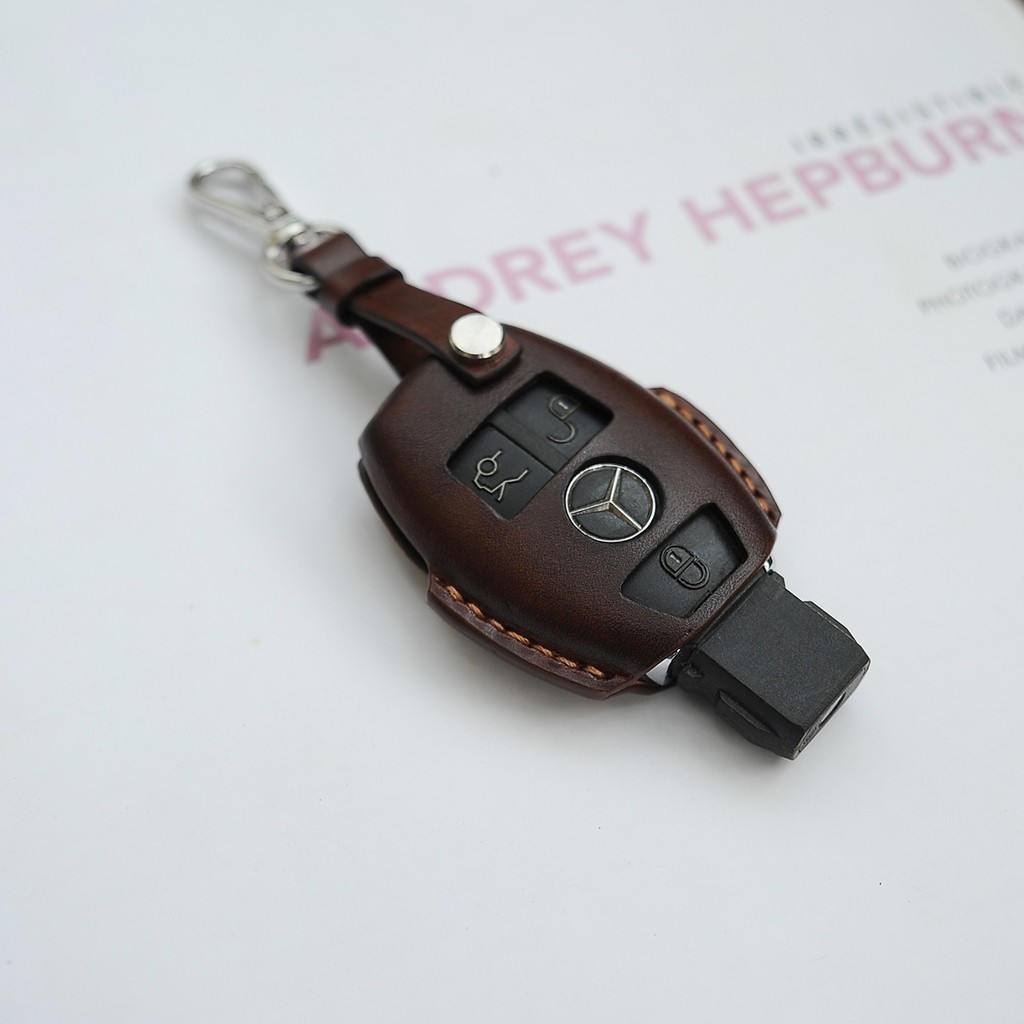 BAO CHÌA XE MERCEDES ĐƯỢC ÉP PHOM VỪA KHÍT TỪ SẢN PHẨM DA VEGTAN Ý NHẬP KHẨU - BAO DA HANDMADE CAO CẤP