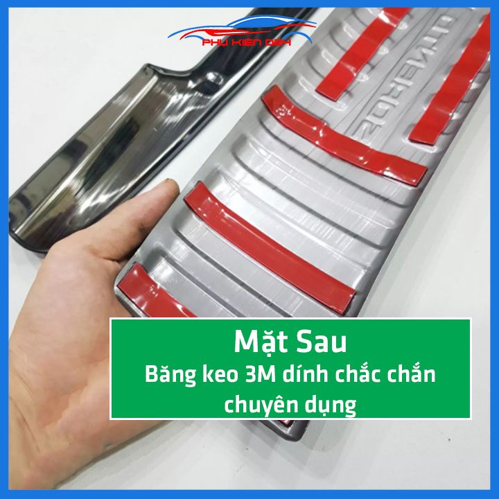 Ốp chống trầy cốp Sorento 2020-2021-2022-2023 thép không gỉ vân cacbon chống trầy bảo vệ xe