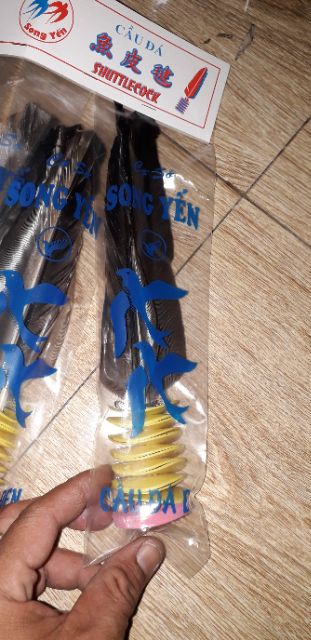 Trái cầu lông dùng để đá song yến loại nhì