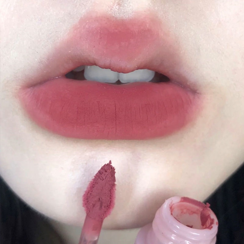 Son Kem Màu Nhung Lì Lâu Trôi Không Thấm Nước Thiết Kế Hình Gấu Dễ Thương