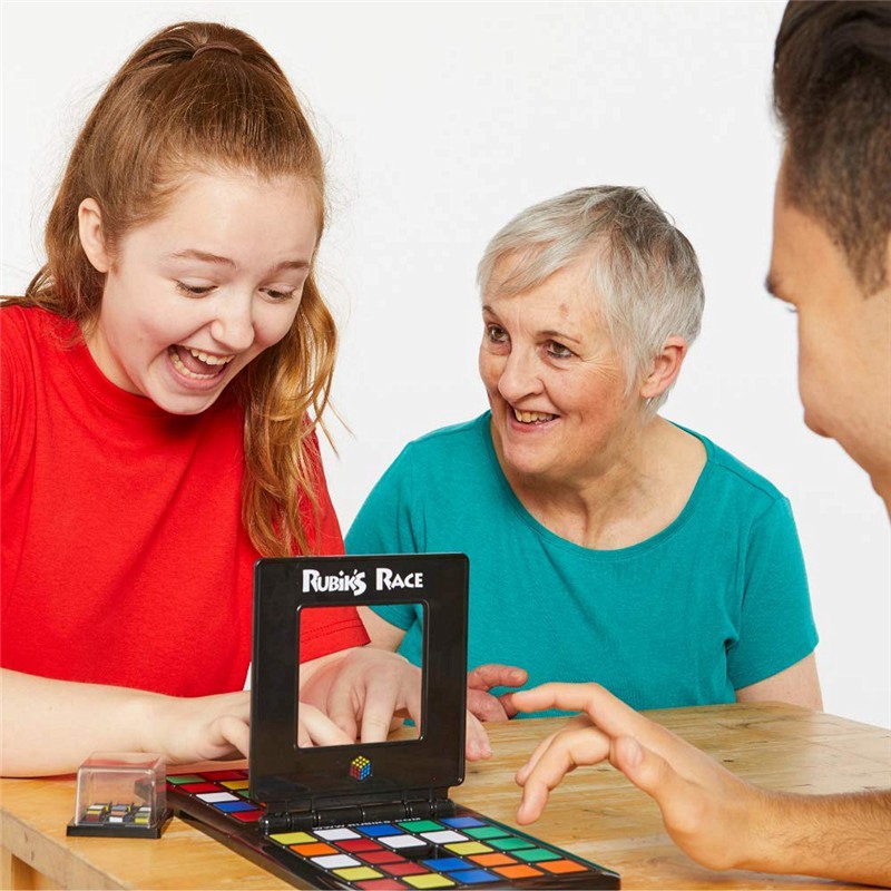 Trò chơi Rubik's Race khuấy động không khí cho 2 người