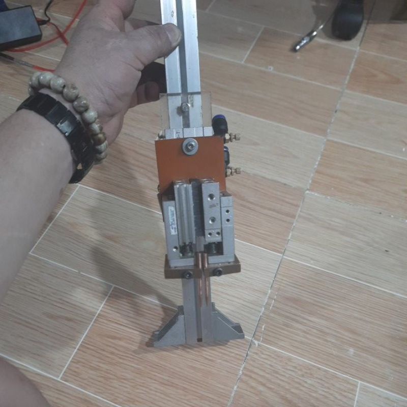 trụ hàn cell pin căn lực ( loại dùng hơi)