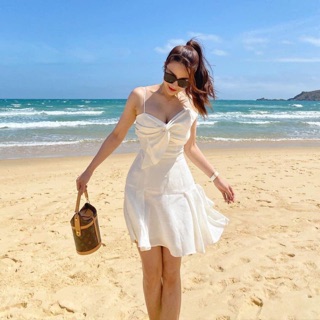Đầm Trắng 2 Dây Xoắn Ngực