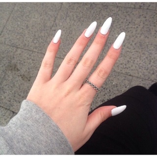 Nailbox trắng tinh khôi sang chảnh