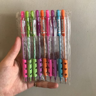 Bút bi bấm mã R1 thân màu