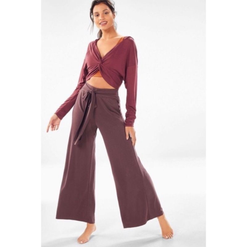 Quần kiểu ống rộng hàng hiệu đến từ Mỹ fabletics .