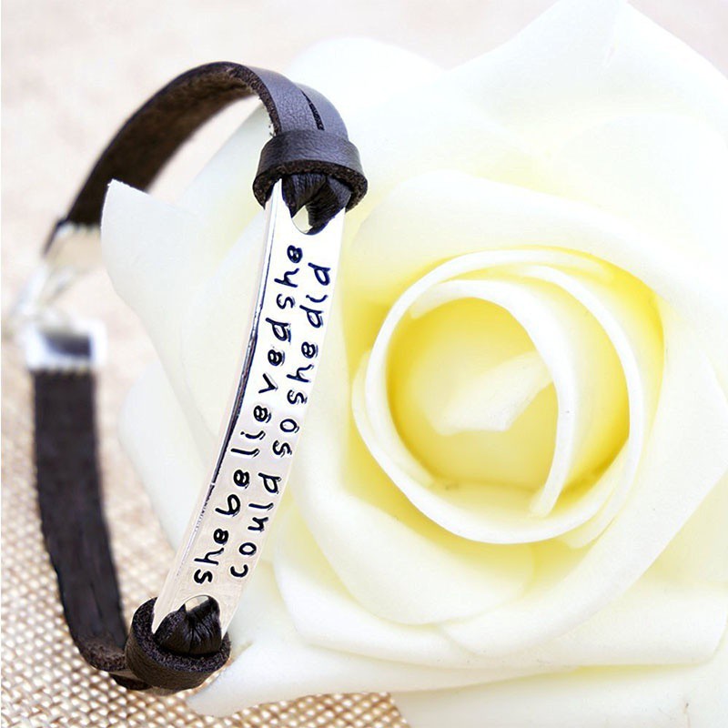 Vòng Tay Da Mặt Khắc Chữ She Believed She Could So She Did '' | BigBuy360 - bigbuy360.vn