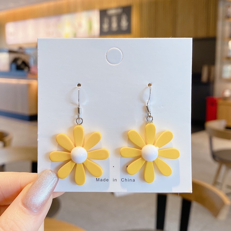 Khuyên tai hình bông hoa màu vàng thời trang Hàn Quốc sành điệu