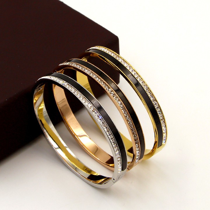 Vòng tay nữ titan cao cấp 1 hàng đá trắng kết hợp 1 hàng đen siêu đẹp, bền màu, hợp thời trang