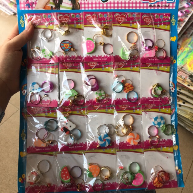 Nhẫn đồ chơi và tẩy