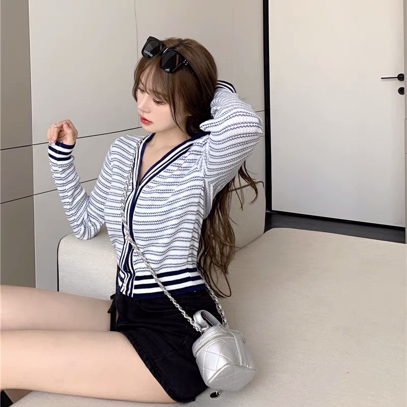 áo len khoác cảdigan dệt kim dáng bóng chày viền sọc cổ tim khuy ngọc thêu AR (2127#)