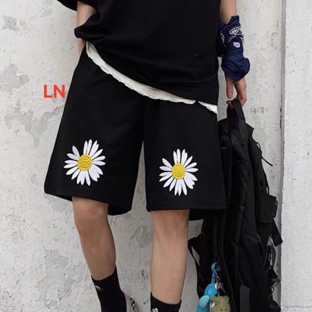 Quần đùi hai bông cúc hai bên LN12