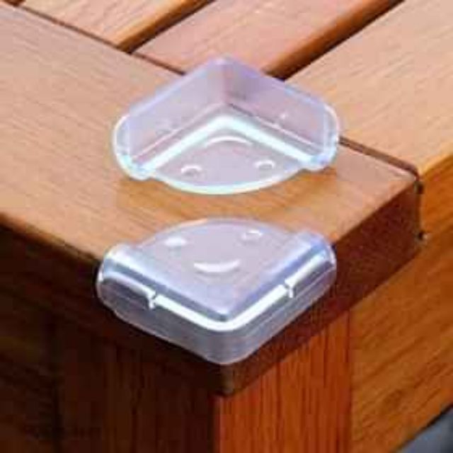 Combo 4 miếng bịt góc bàn silicon dạng vuông an toàn kèm băng keo 2 mặt giúp bám chắc vào góc bàn; cạnh giường.