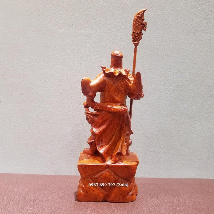 Tượng quan công làm bằng gỗ