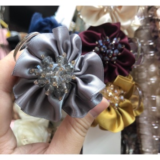 Kẹp tóc càng cua 3 răng trong đính hoa vải phi bóng + cườm handmade cao cấp