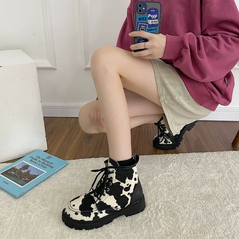 (HÀNG CÓ SẴN - GIAO NGAY) Boots ulzzang B66 bò sữa đế cao 3.5cm | BigBuy360 - bigbuy360.vn