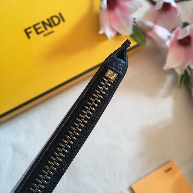 clutch cầm tay nữ da thật dáng dài kéo khóa in họa tiết hoa lá Fendi FD