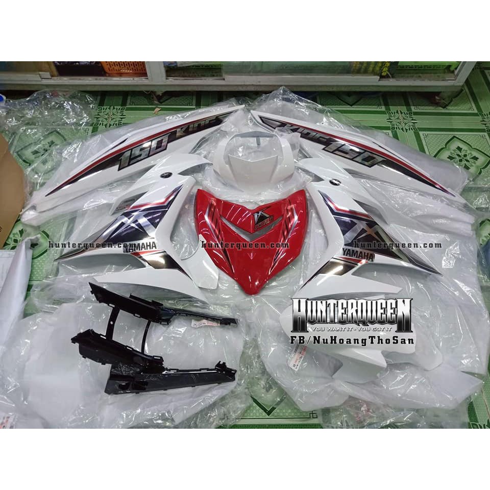 Tem Exciter 150, MX nhọn sọc. Xe trắng mặt nạ đỏ. Chất liệu crom. Chỉnh sửa theo yêu cầu. Sắc nét, bền màu