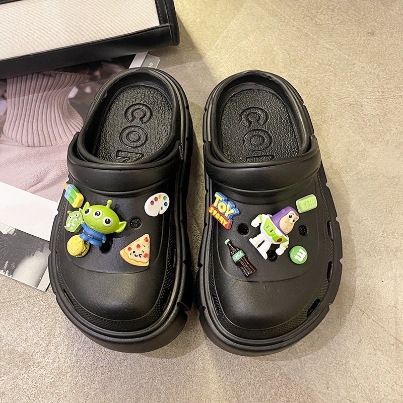 DÉP SỤC CROCS CÓ STICKER NGẪU NHIÊN HÁCH DÁNG