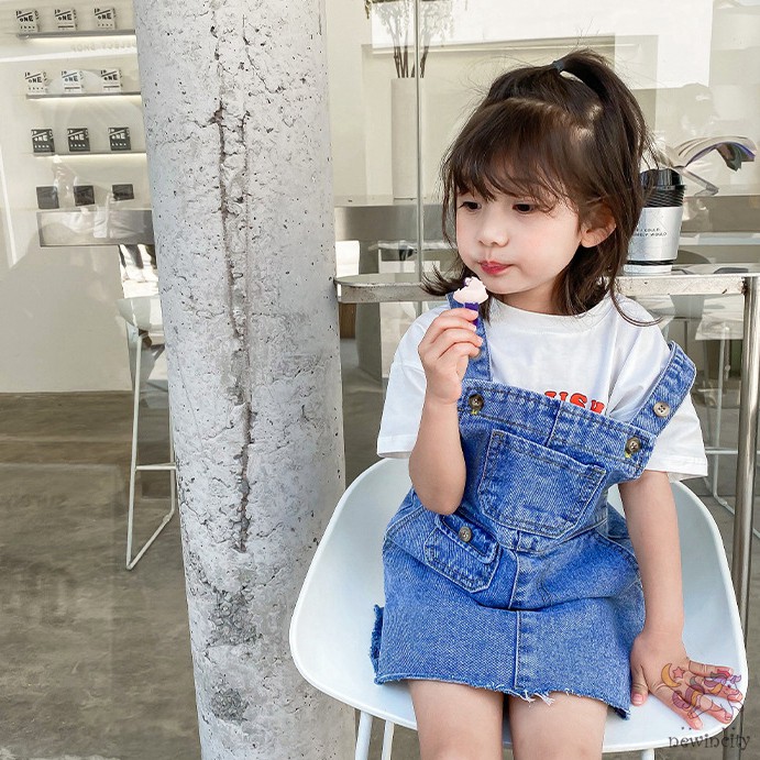 Váy yếm denim phong cách Hàn Quốc xinh xắn dành cho bé gái