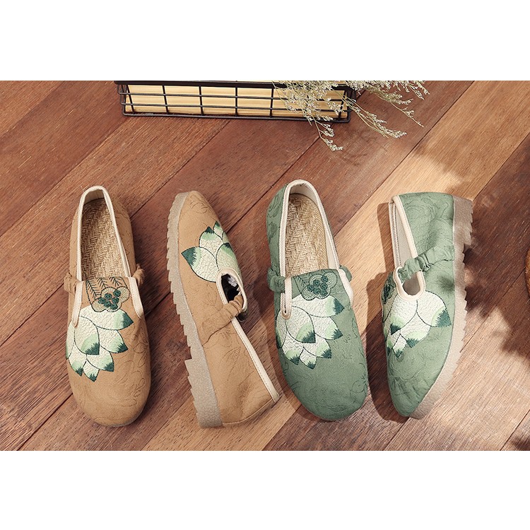 TAM40 giày thêu họa tiết hoa sen | BigBuy360 - bigbuy360.vn