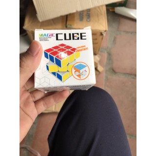 1 chiếc rubick 3x3 nhiều màu