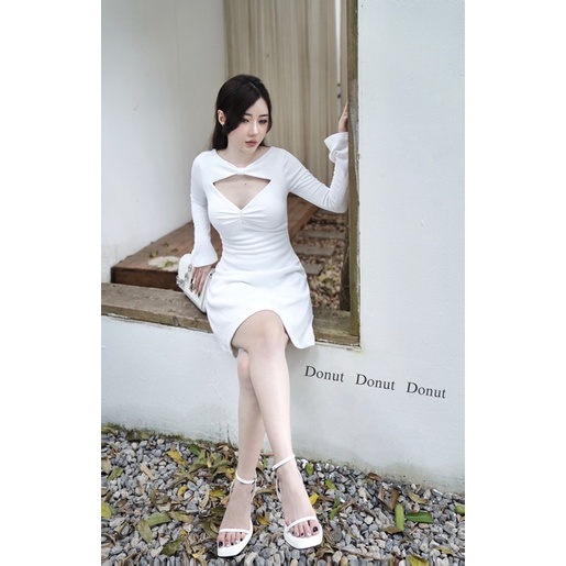 Váy body dài tay khoét lưng ngọc