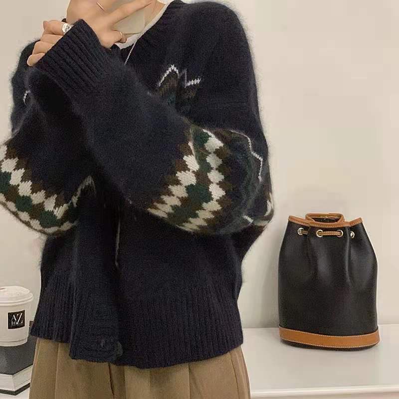 Áo khoác cardigan bằng vải lông cừu mềm mại kiểu dáng thời trang | BigBuy360 - bigbuy360.vn