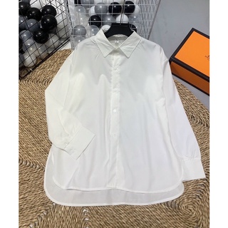 Áo sơ mi form rộng xẻ vạt