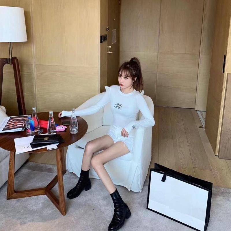 Áo thun dáng ôm in họa tiết Chanel thời trang mùa thu dành cho nữ 2021 | BigBuy360 - bigbuy360.vn
