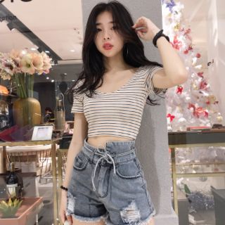 Croptop tay ngắn cổ tim