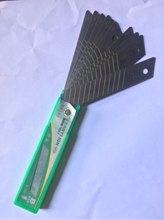 Lưỡi Dao Rọc giấy BERRYLION A-100 ( hộp 10 lưỡi )