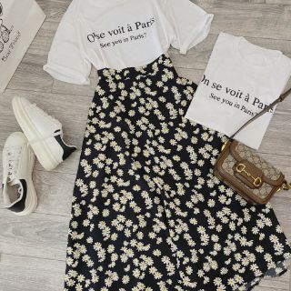 Set áo trắng chân váy hoa cúc